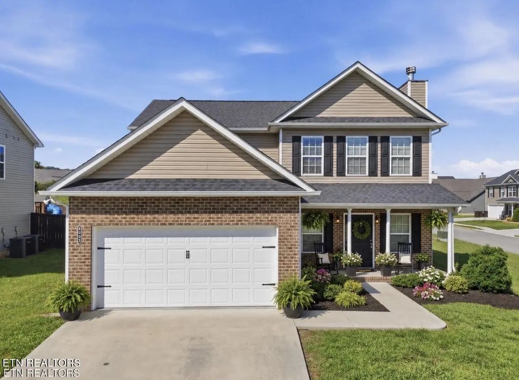 8002 Cambridge Reserve Drive, Knoxville