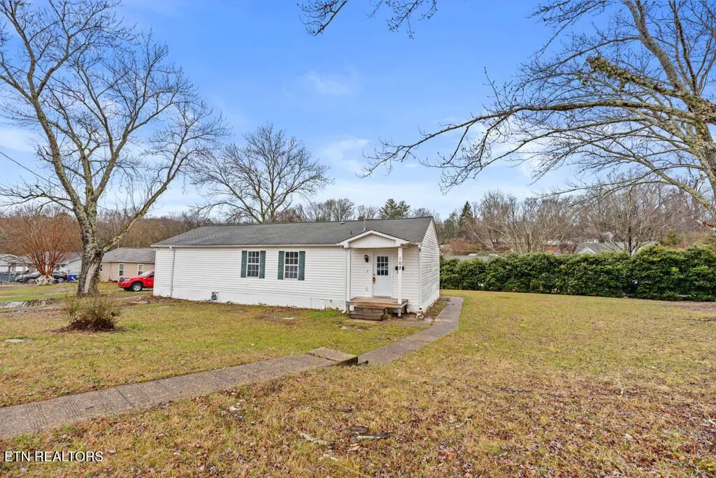 102 Lawton Rd, Oak Ridge