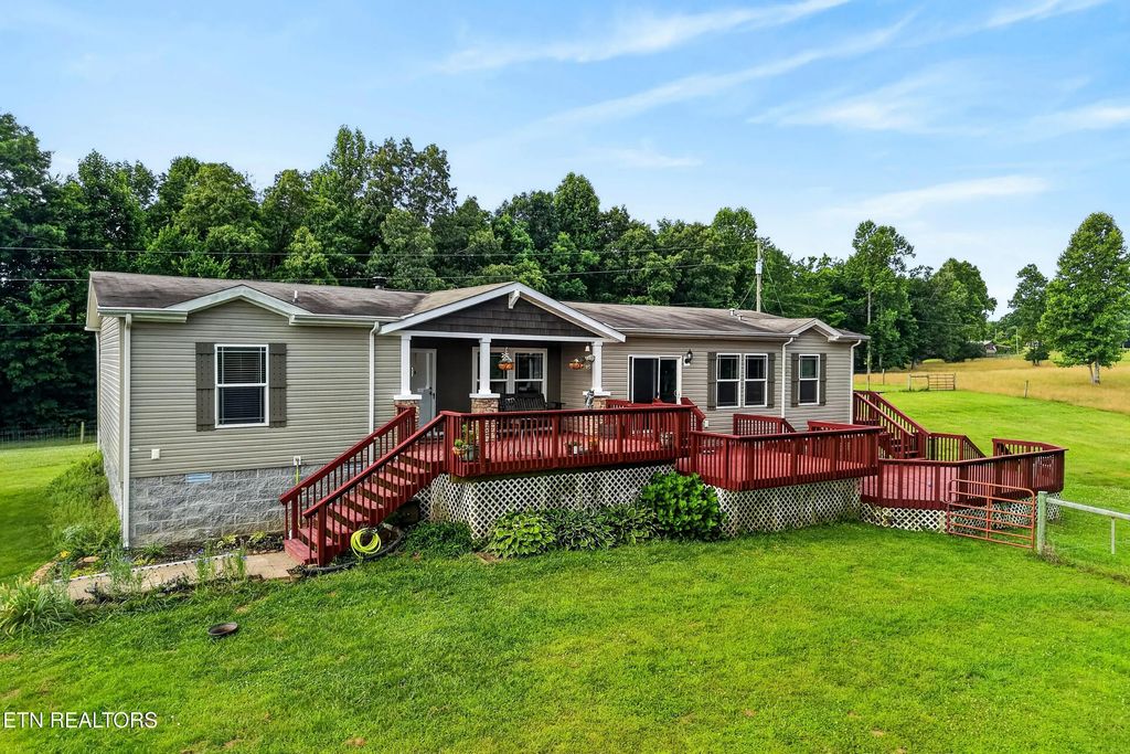 295 Narrow Way, Crossville
