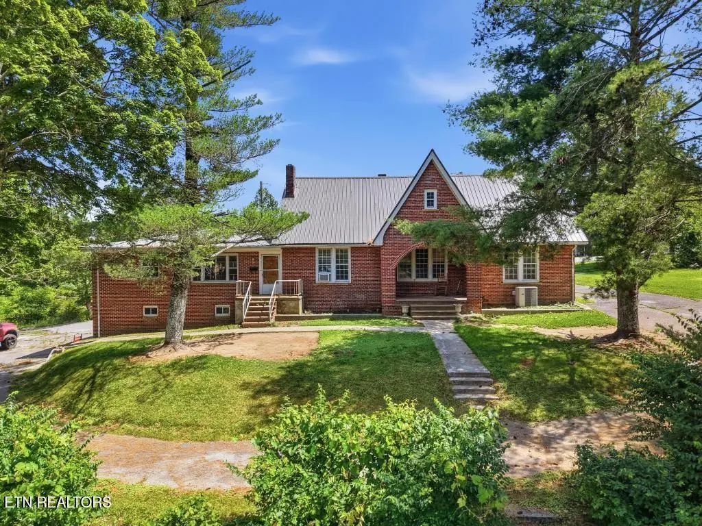 215 E Adams St, Crossville