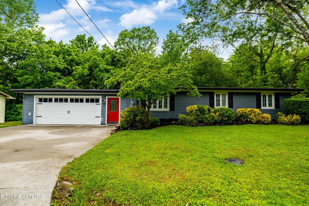 4925 Ada Lane, Knoxville
