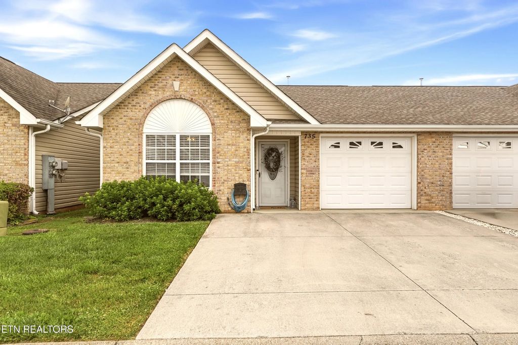 735 Greensboro Way, Knoxville