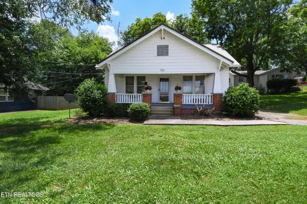111 S Cedar St, Maryville