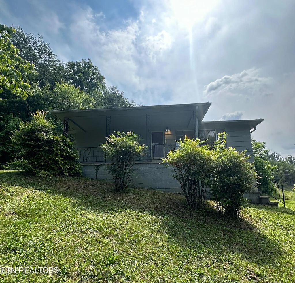9121 Chapman Hwy, Knoxville