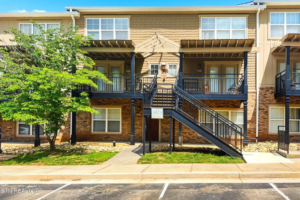 3825 Cherokee Woods Blg 1, Unit 203 Way, Knoxville
