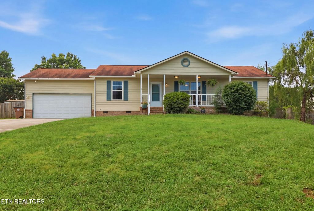6032 Newington Lane, Knoxville