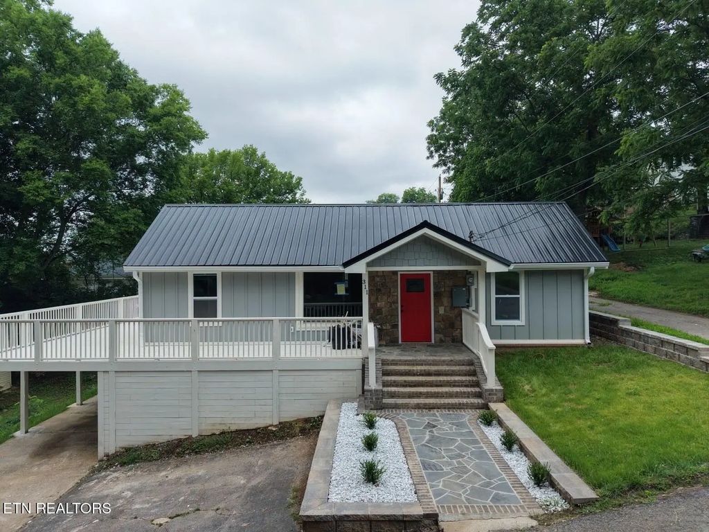 311 1/2 E 1st Ave, Lenoir City