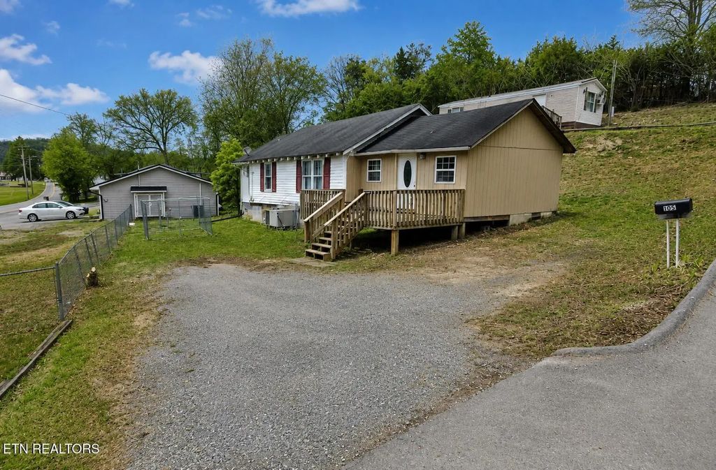 105 Cedar Ave, Luttrell