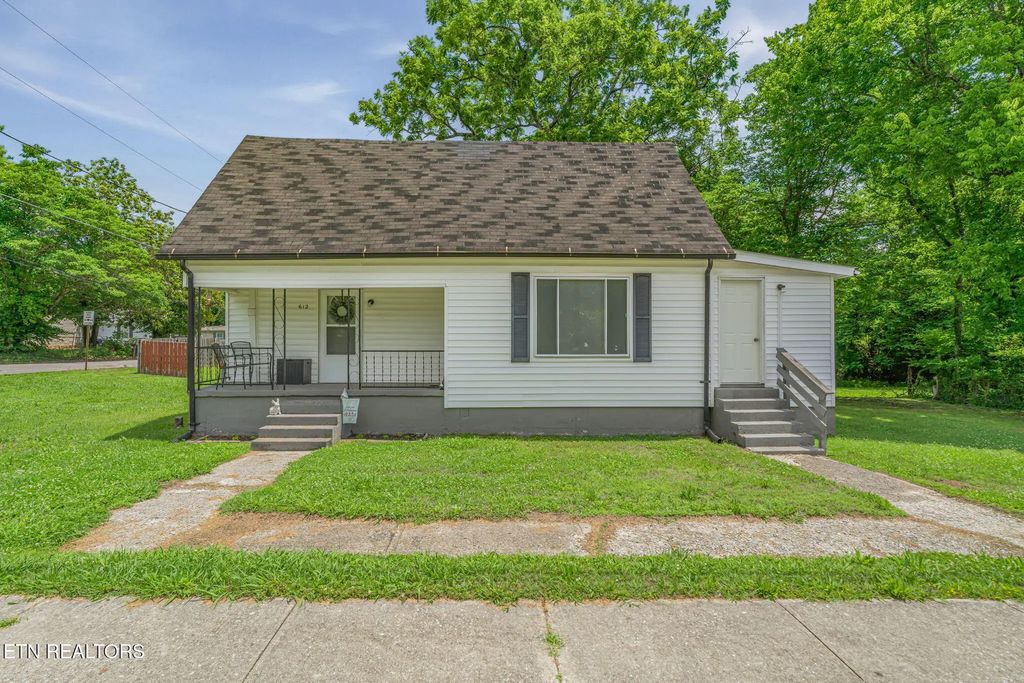 612 W Strang St, Rockwood