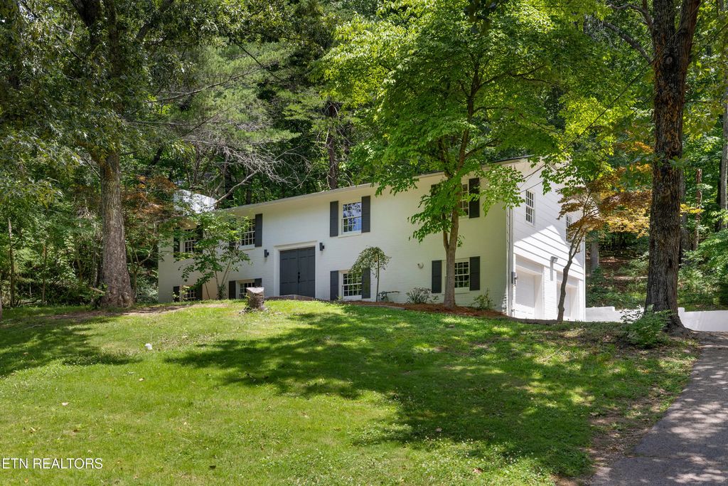 14 Monaco Lane, Oak Ridge