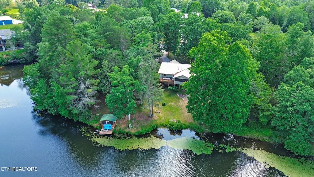 68 Boone Dock Rd, Jamestown