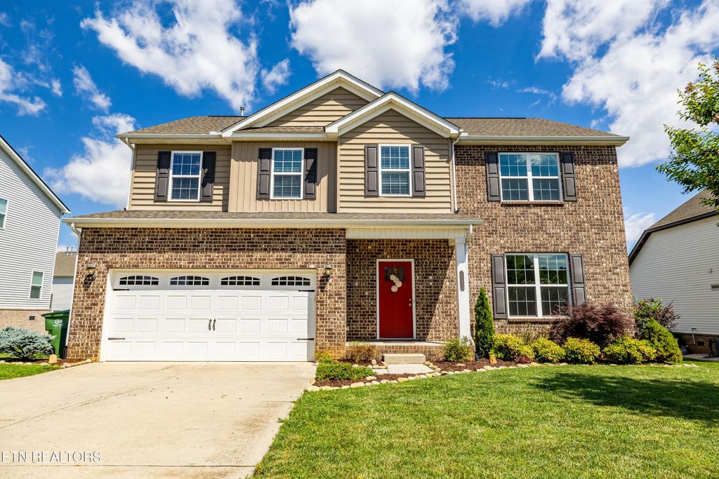 2209 Scarlet Tanager St, Maryville