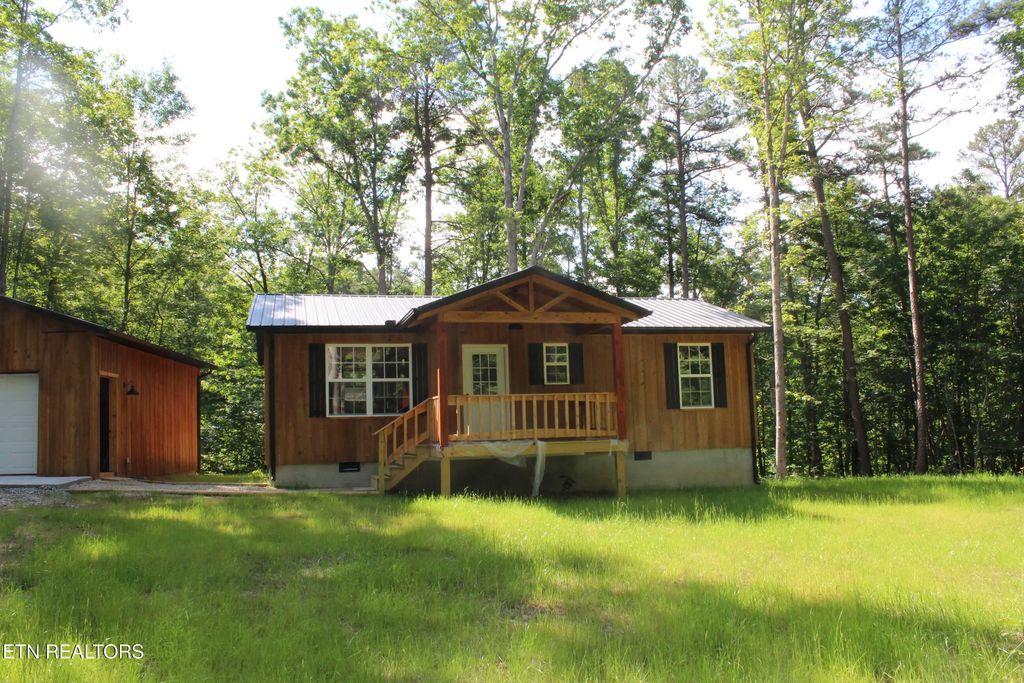 102 Pickett Park Hwy, Jamestown