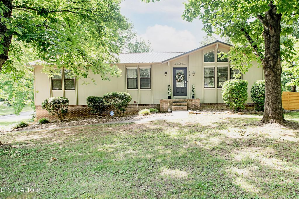 1241 Court Field Rd, Knoxville