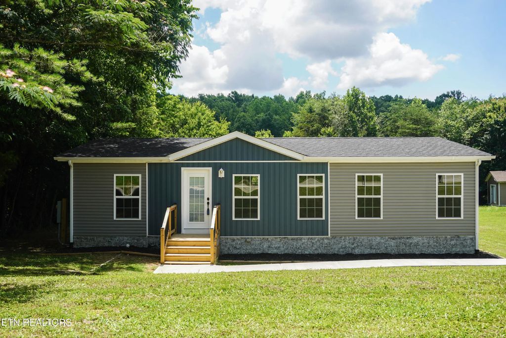 425 Abbott Rd, Lenoir City