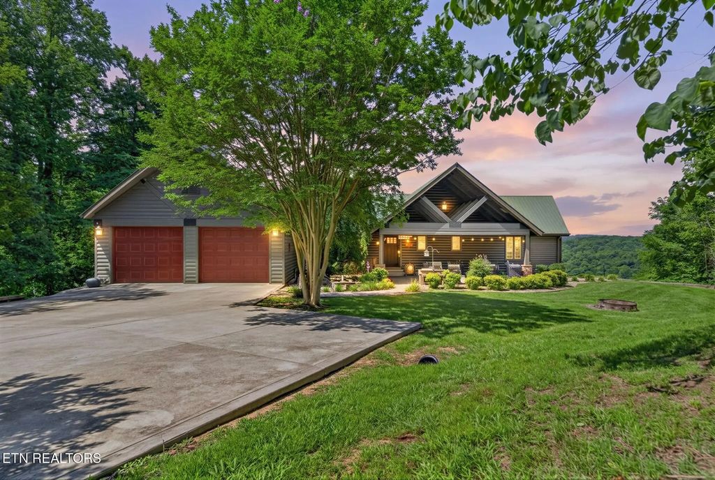 2051 Scenic View Court, Byrdstown