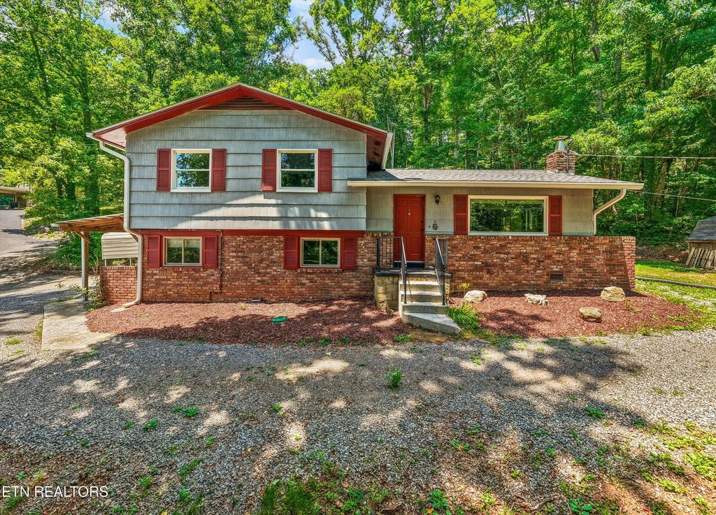 410 Sherwood Estates Circle, Clinton