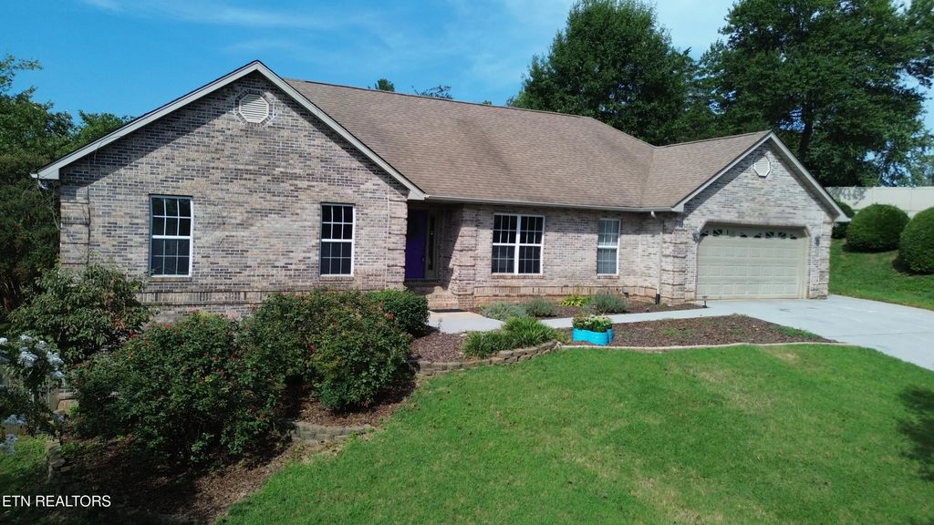 605 Snowshill Way, Maryville