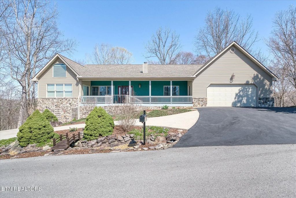566 Mallard Pointe Rd, Byrdstown