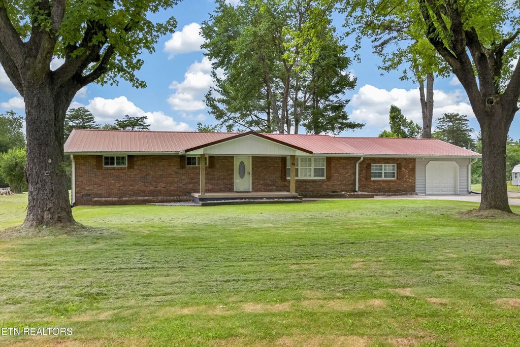74 Farmer Rd, Crossville