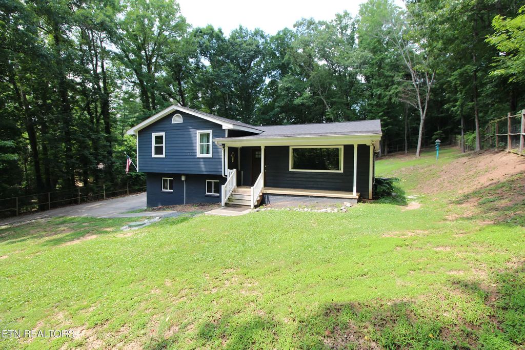 1617 N Campbell Station Rd, Knoxville