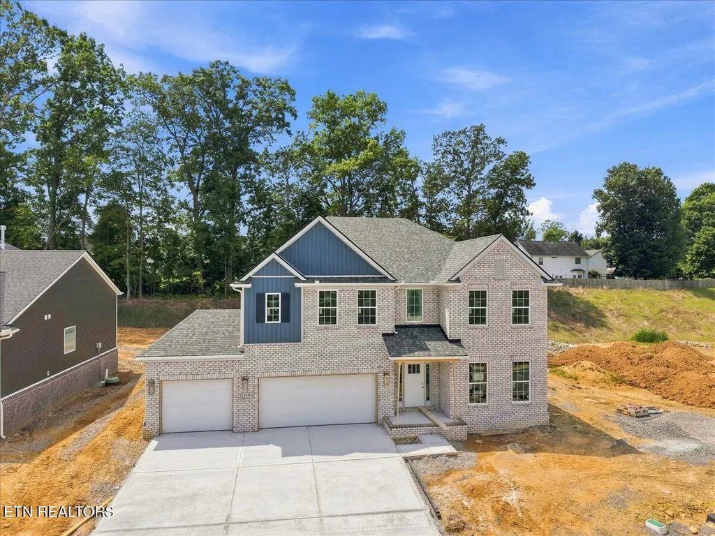 1418 Crescent Oaks Lane, Lenoir City