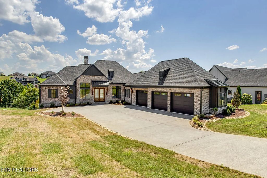 205 Admiral Court, Lenoir City