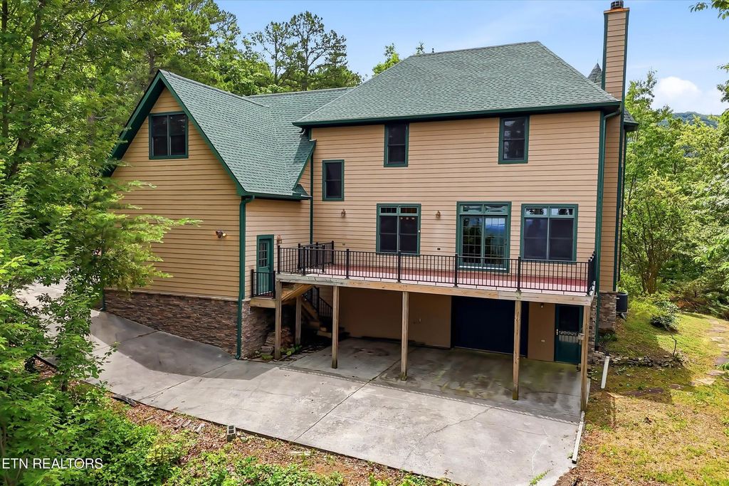725 Soft Rush Way, Maryville