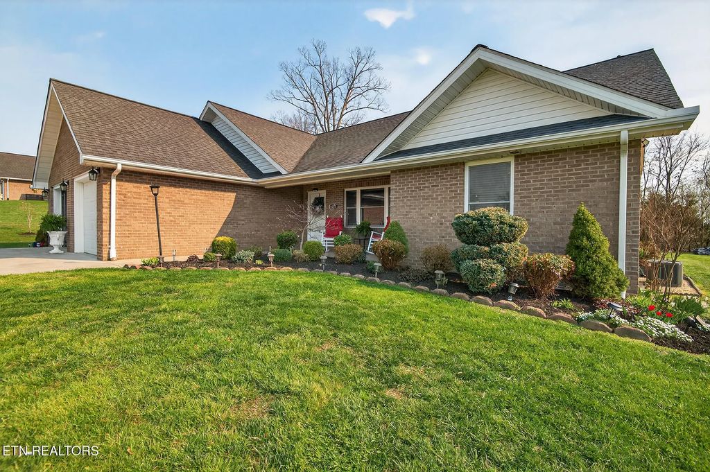 410 Garden Meadow Rd, Greeneville