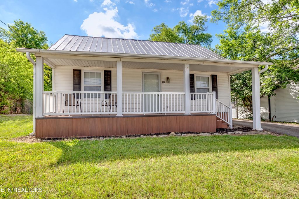 721 N Charles G Seivers Blvd, Clinton
