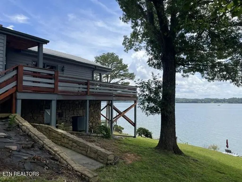 1340 Seagull Lane, Dandridge