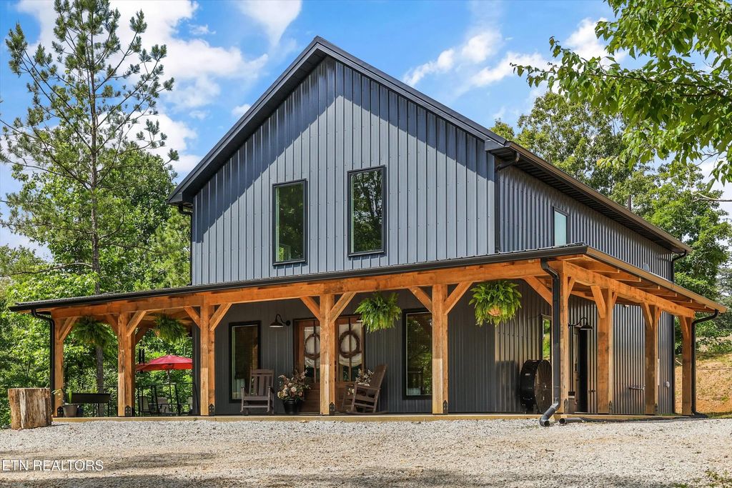 11944 E Watkins Rd, Loudon