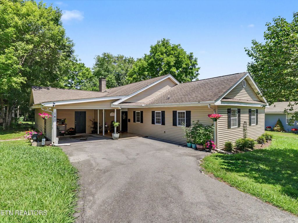 141 S Purdue Ave, Oak Ridge