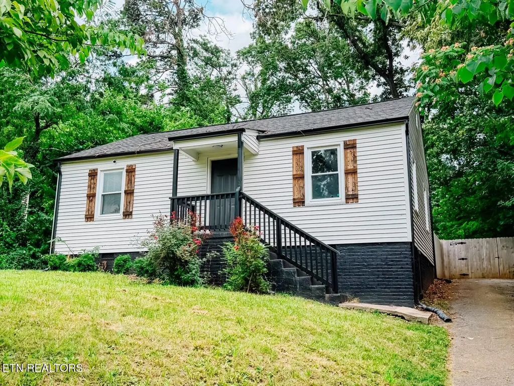 2512 Greenfield Lane, Knoxville
