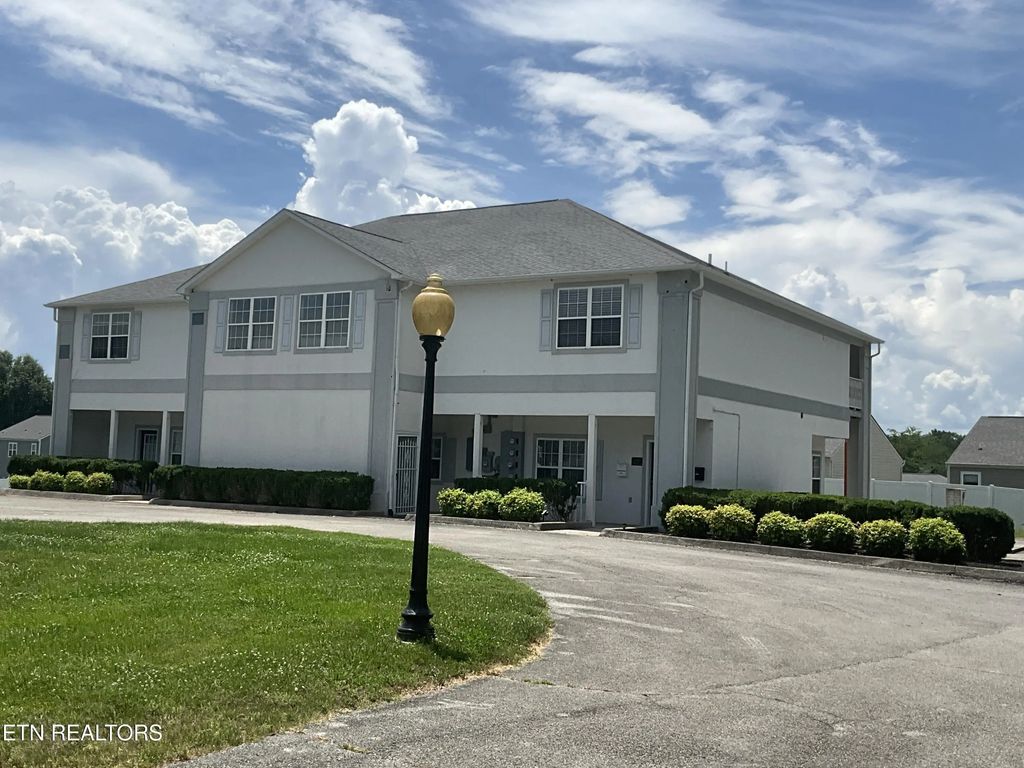 100 Village Way E, Kingston