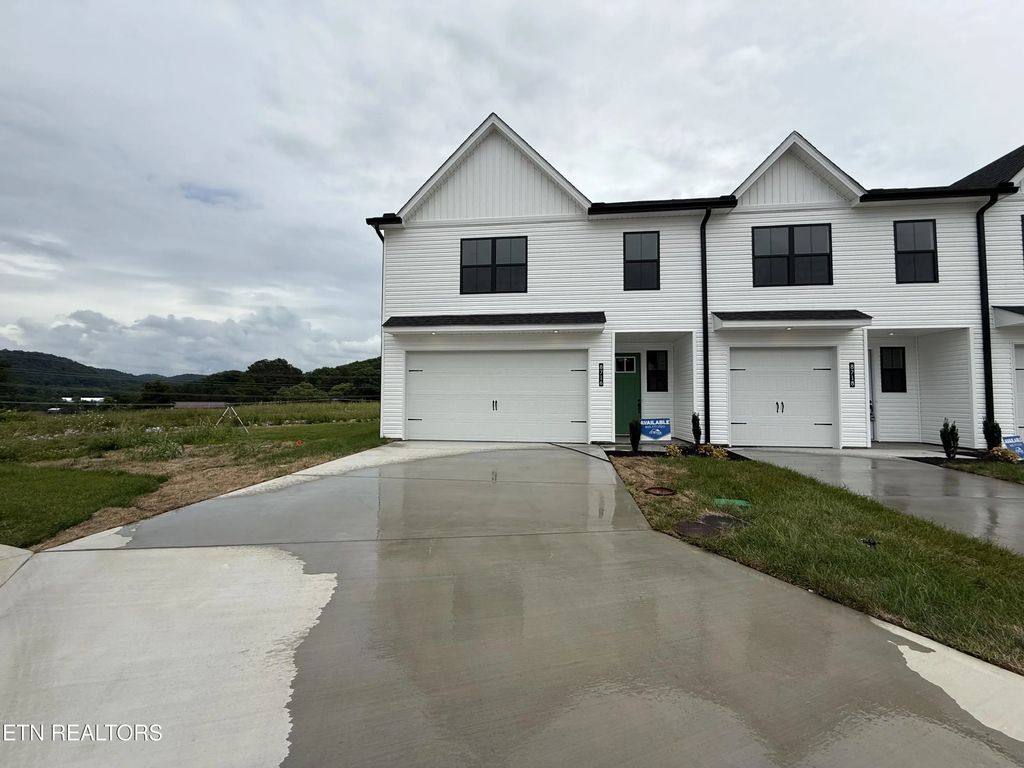 8716 Chapman Trace Way, Knoxville