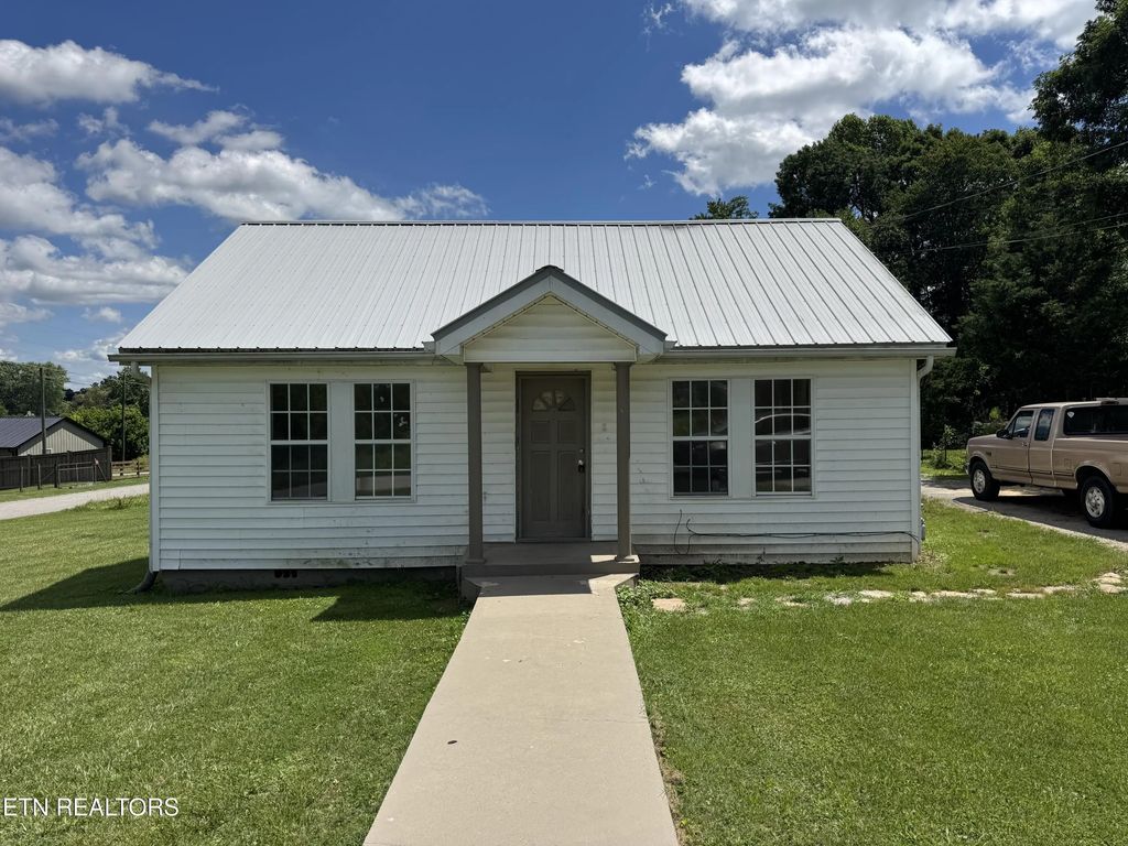 1028 Frank Campbell Rd, Jamestown