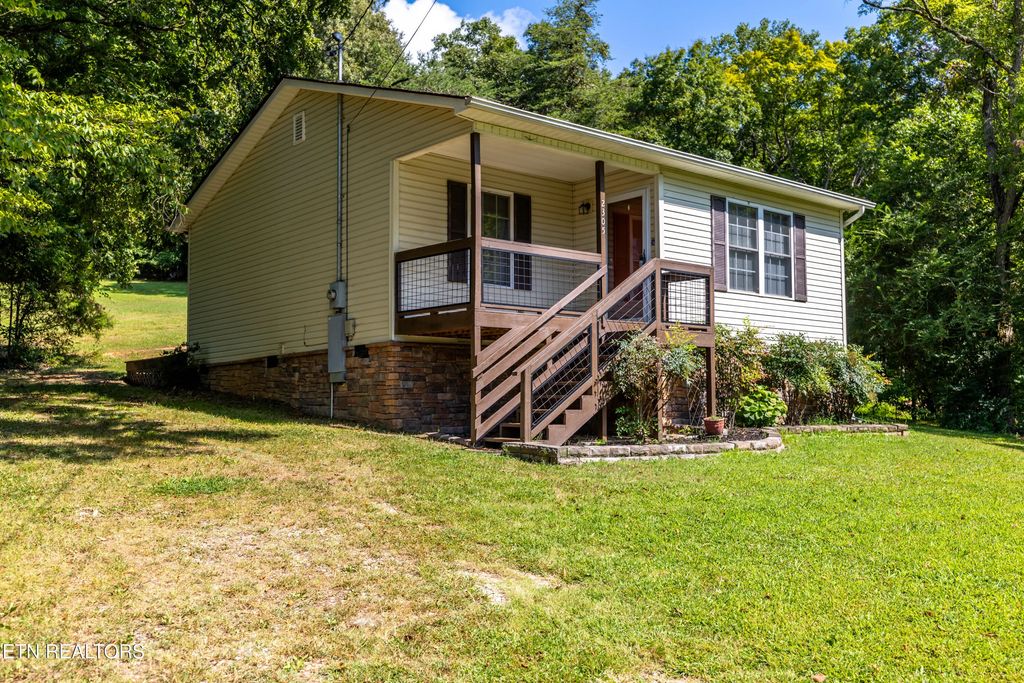 2305 Smith School Rd, Knoxville