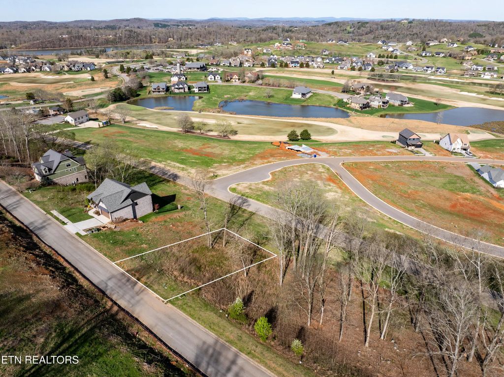 967 Black Cove Lane, Loudon