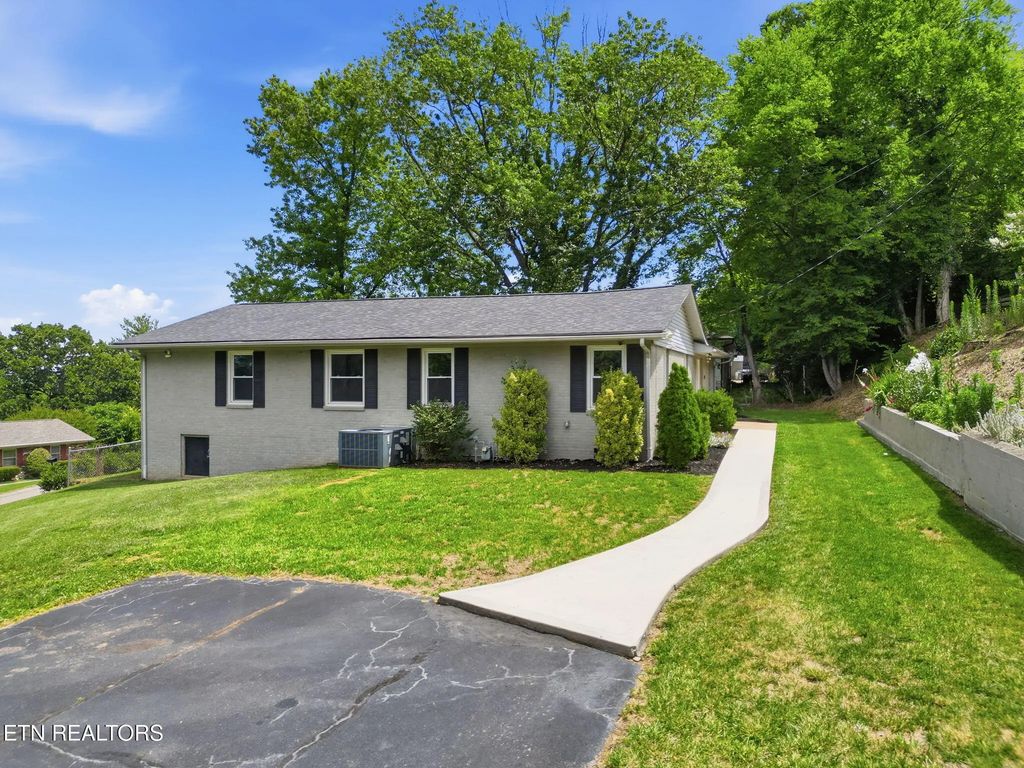 604 Weldon Drive, Maryville