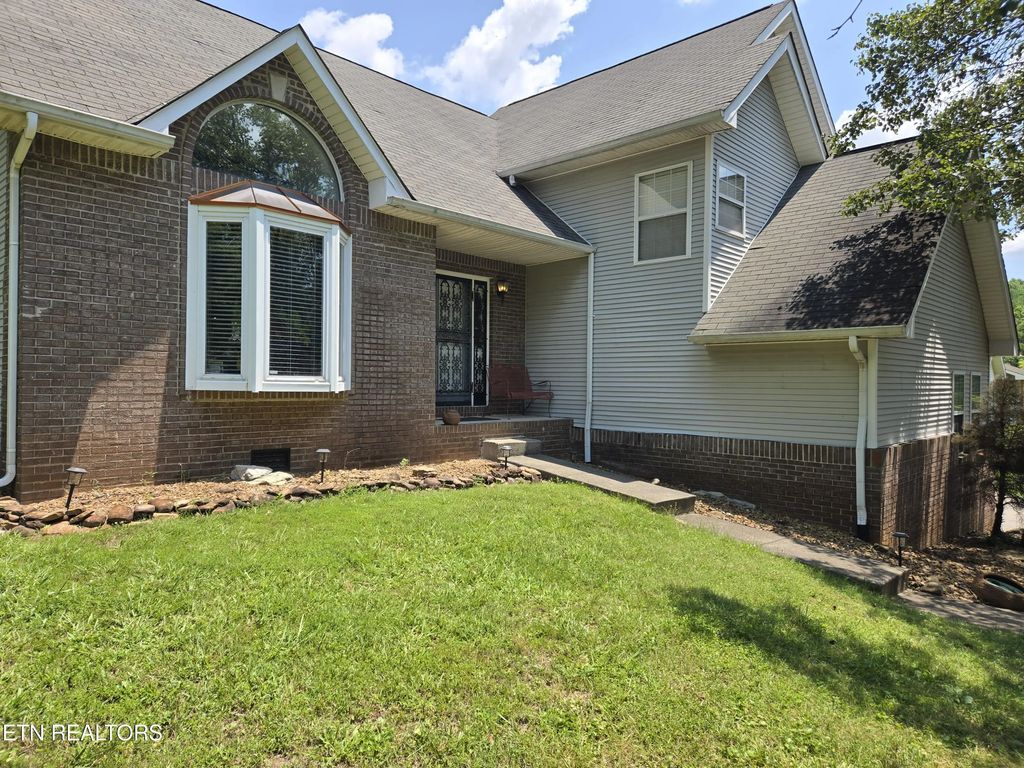 108 Tempura Drive, Oak Ridge