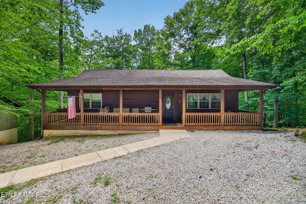 510 Tuscarora Circle, Byrdstown