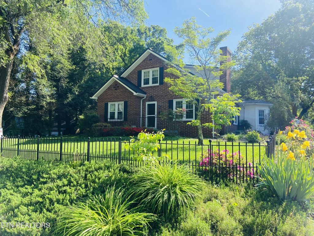 119 Circle Drive, Rogersville