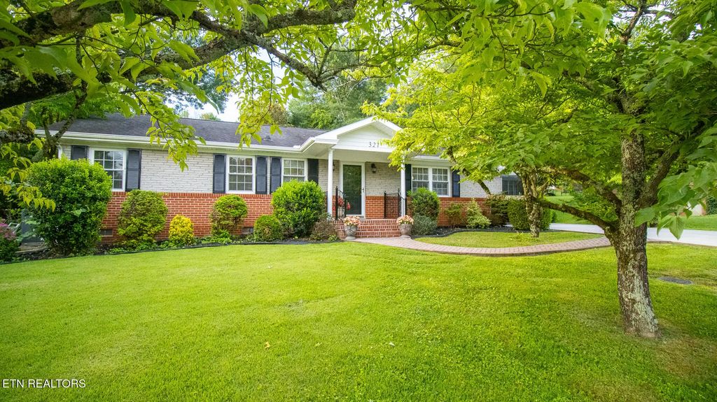 321 Creekmoor Drive, Jefferson City