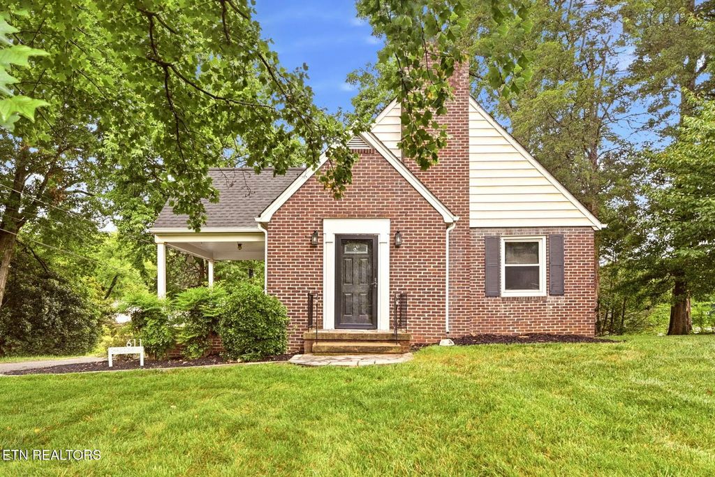 611 S Charles G Seivers Blvd, Clinton