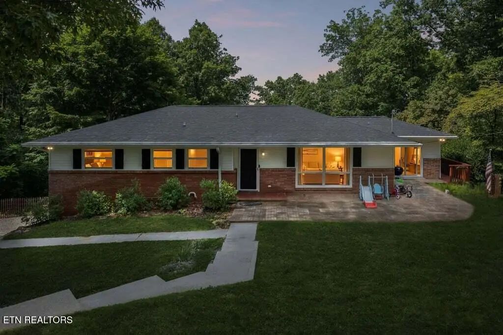 103 Morgan Rd, Oak Ridge