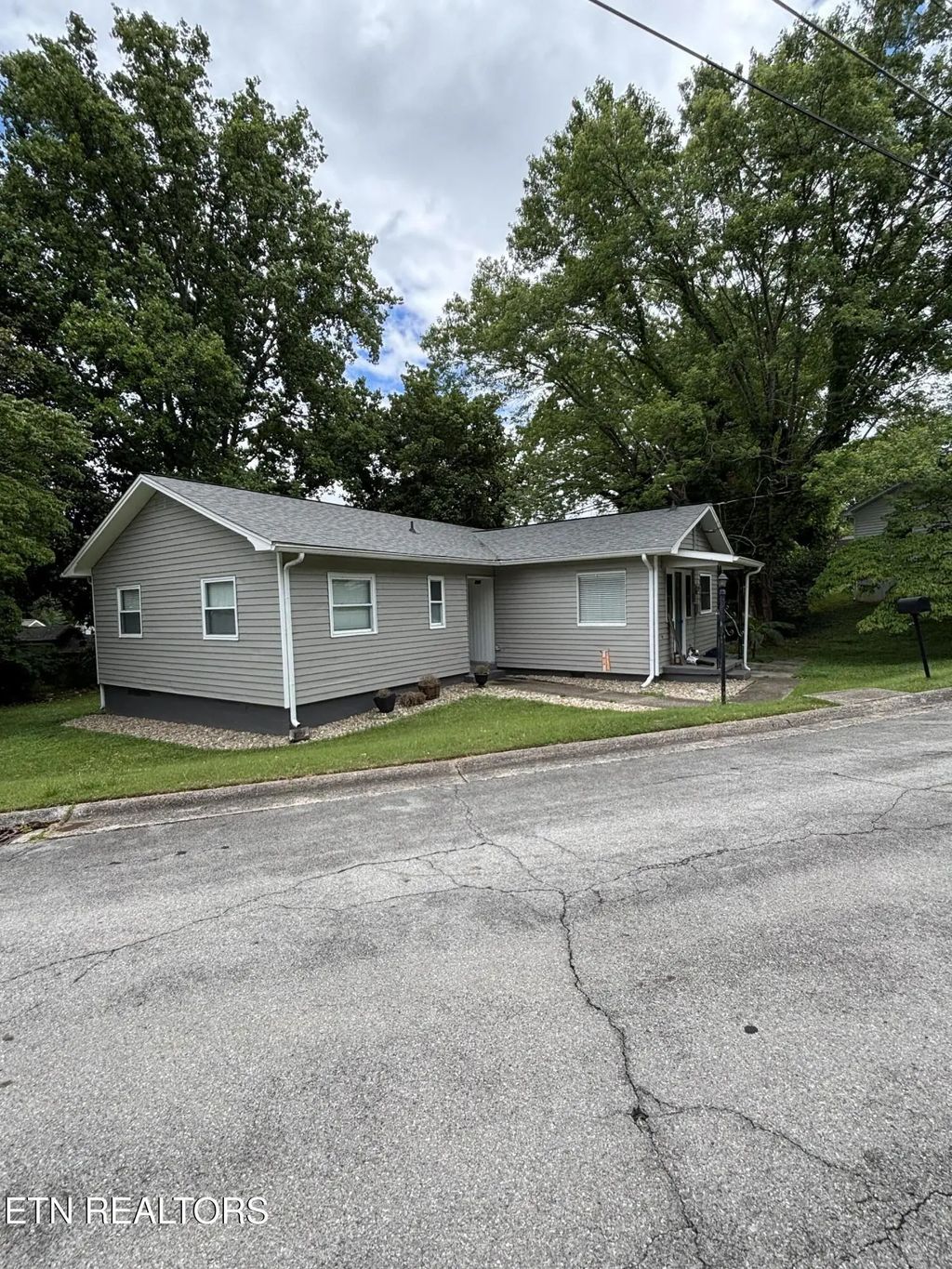 107 Porter Rd, Oak Ridge