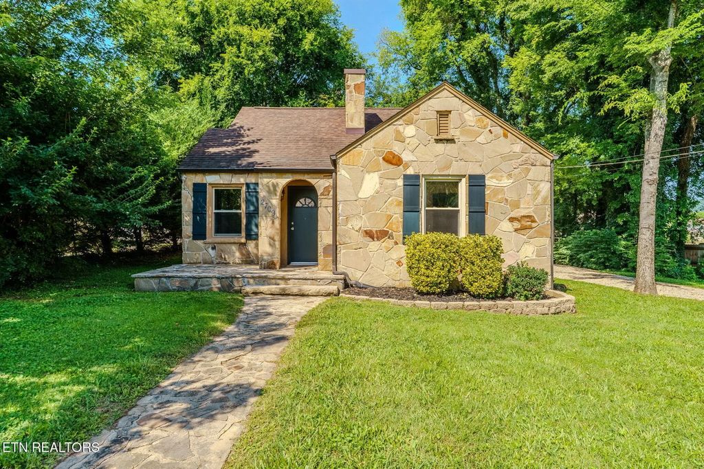 2709 Fairview St, Knoxville