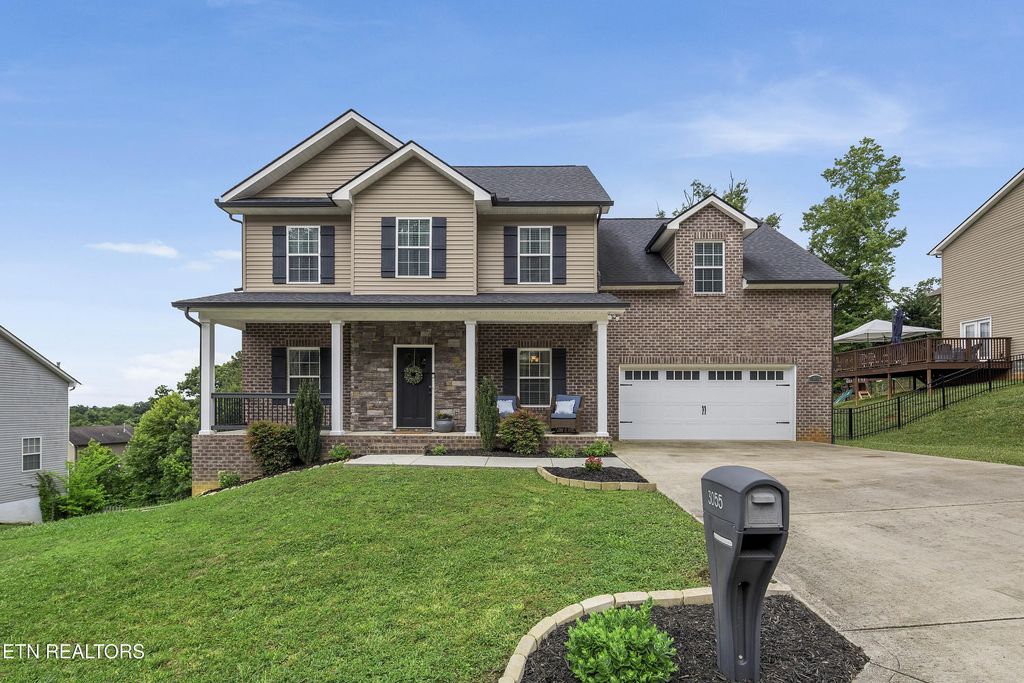 3055 Oakwood Hills Lane, Knoxville