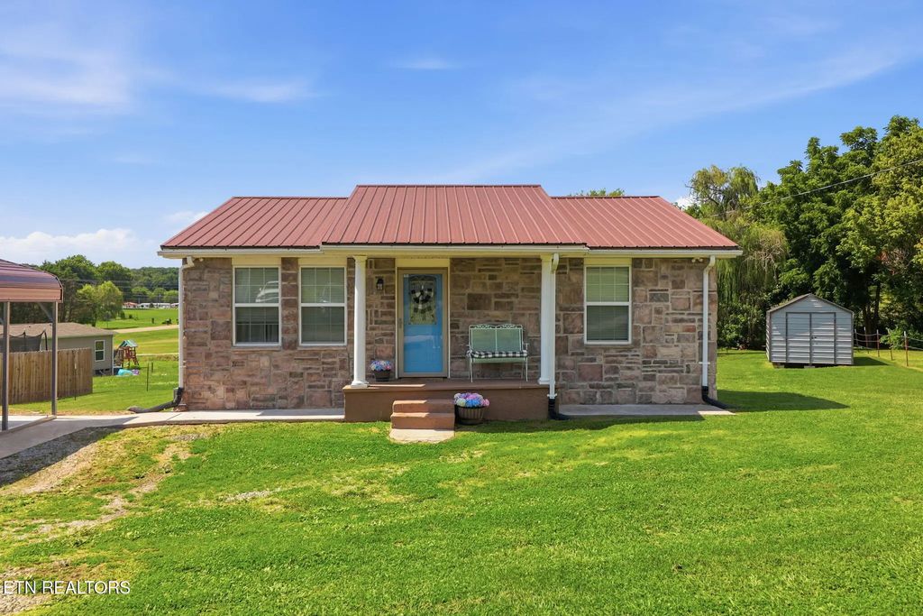 293 E Watkins Rd, Loudon